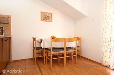 Dining room Medvinjak, Dining room u smještaju tipa apartment, dostupna klima i WIFI.