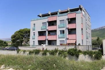 Property Žrnovnica, Split, Property 10310 - Apartments with pebble beach.