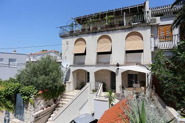 Property - Apartments 10311 Property Podstrana (Split) - Accommodation 10311 - Apartments with pebble beach.