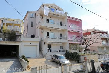 Property - Apartments 10348 Property Podstrana (Split) - Accommodation 10348 - Apartments with pebble beach.