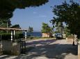 Parking lot - Apartments 1046 Parking lot Medići (Omiš) - Accommodation 1046 - Apartments near sea with pebble beach.