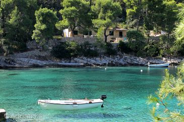Objekt - Apartmaji 108 Objekt Uvala Lozna (Hvar) - Namestitev 108 - Apartmaji blizu morja s prodnato plažo.