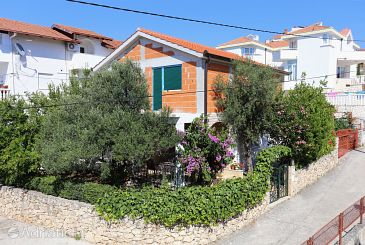 Property - Apartments 1111 Property Okrug Gornji (Čiovo) - Accommodation 1111 - Apartments near sea with pebble beach.