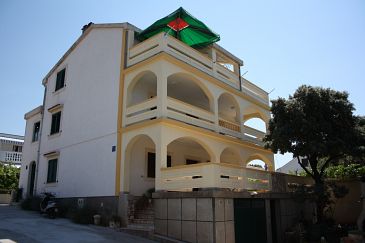 Property - Apartments 11239 Property Mandre (Pag) - Accommodation 11239 - Apartments with pebble beach.
