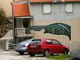 Parking lot Stanići, Omiš, Parking lot 11421 - Apartments with pebble beach.