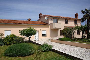 Property - Apartments 11556 Property Vodnjan (Fažana) - Accommodation 11556 - Apartments with pebble beach.