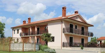 Property - Apartments 11636 Property Čepić (Središnja Istra) - Accommodation 11636 - Apartments with pebble beach.