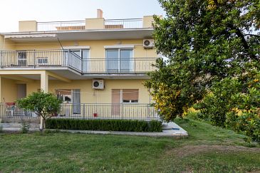 Property - Apartments 11678 Property Kaštel Kambelovac (Kaštela) - Accommodation 11678 - Apartments with pebble beach.