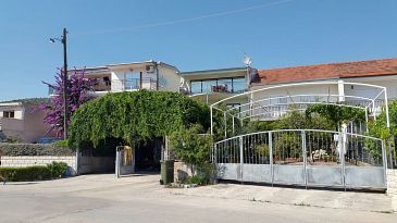 Property - Apartments 11765 Property Poljica (Trogir) - Accommodation 11765 - Apartments near sea.