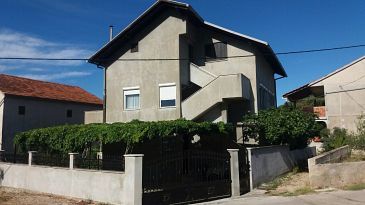 Property Vinišće, Trogir, Property 11856 - Apartments blizu mora with pebble beach.