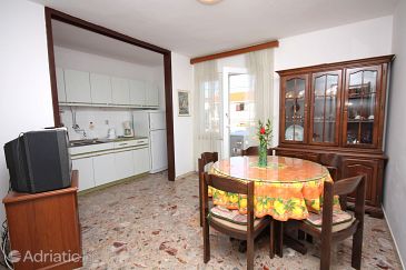 Dining room Arbanija, Dining room u smještaju tipa apartment.
