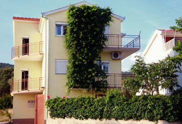 Property - Apartments 2095 Property Vinišće (Trogir) - Accommodation 2095 - Apartments near sea with pebble beach.