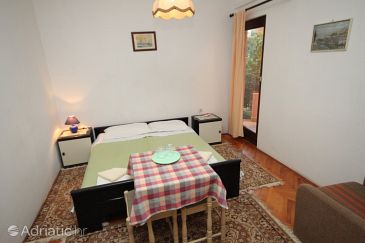 Bedroom Medulin, Bedroom u smještaju tipa room, dopusteni kucni ljubimci i WIFI.