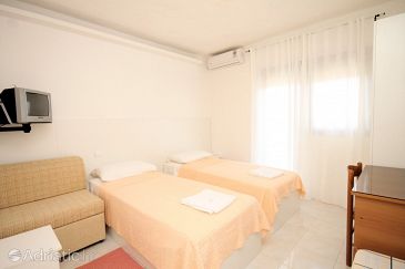 Bedroom Fažana, Bedroom u smještaju tipa room, WIFI.