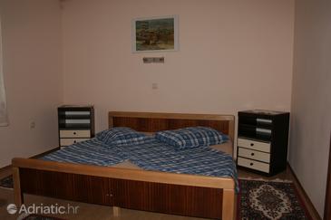 Room S-2418-a - Apartments and Rooms Novi Vinodolski (Novi Vinodolski) - 2418