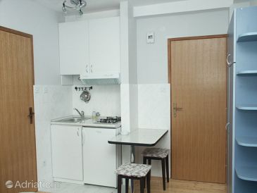 Kitchen Komiža, Kitchen u smještaju tipa studio-apartment, dopusteni kucni ljubimci i WIFI.