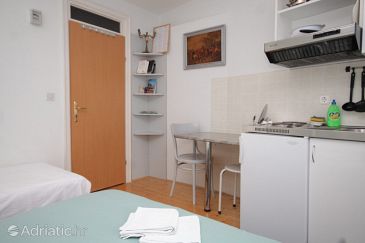 Dining room Komiža, Dining room u smještaju tipa studio-apartment, dopusteni kucni ljubimci i WIFI.