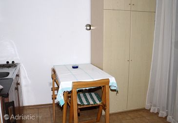 Dining room Cres, Dining room u smještaju tipa studio-apartment, dopusteni kucni ljubimci i WIFI.