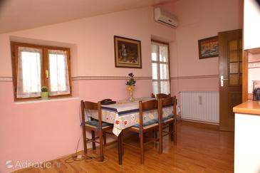 Dining room Novigrad, Dining room u smještaju tipa apartment, dostupna klima, dopusteni kucni ljubimci i WIFI.