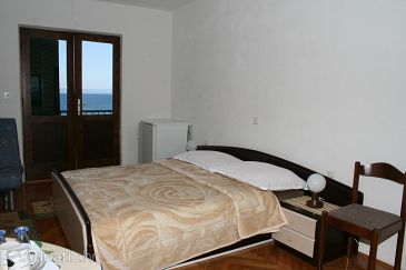 Bedroom Podgora, Bedroom u smještaju tipa room, dostupna klima i WIFI.