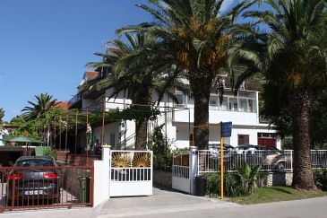 Property - Apartments and Rooms 2638 Property Zaostrog (Makarska) - Accommodation 2638 - Apartments and Rooms near sea with rocky beach.