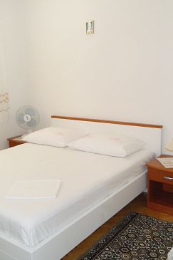 Bedroom Zaostrog, Bedroom u smještaju tipa room, WIFI.