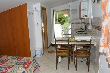 Dining room Zaostrog, Dining room u smještaju tipa studio-apartment, dopusteni kucni ljubimci i WIFI.