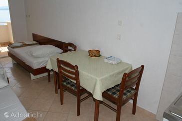 Dining room Igrane, Dining room u smještaju tipa studio-apartment.