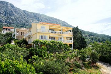 Property - Apartments and Rooms 2733 Property Živogošće - Porat (Makarska) - Accommodation 2733 - Apartments and Rooms near sea with pebble beach.