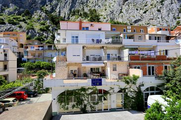 Property - Apartments 2738 Property Omiš (Omiš) - Accommodation 2738 - Apartments with sandy beach.