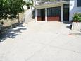 Parking lot - Apartments 2760 Parking lot Omiš (Omiš) - Accommodation 2760 - Apartments with sandy beach.