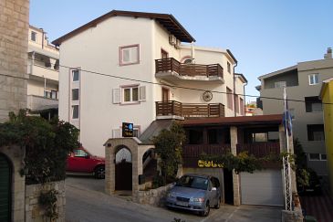 Property - Rooms 2781 Property Nemira (Omiš) - Accommodation 2781 - Rooms near sea with pebble beach.