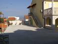 Parking lot - Apartments 2852 Parking lot Supetar (Brač) - Accommodation 2852 - Apartments with pebble beach.