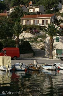Property - Apartments 2855 Property Splitska (Brač) - Accommodation 2855 - Apartments with rocky beach.