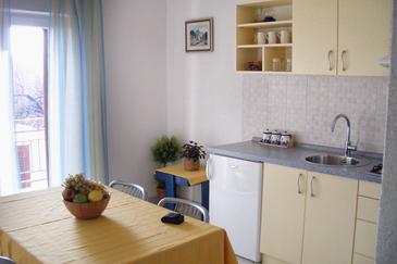 Dining room Bol, Dining room u smještaju tipa apartment, dostupna klima i WIFI.