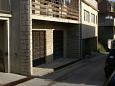 Parking lot Sumpetar, Omiš, Parking lot 2966 - Apartments with pebble beach.