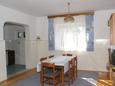 Dining room Brodarica, Dining room u smještaju tipa apartment.