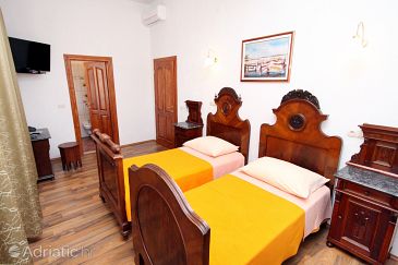Bedroom Trogir, Bedroom u smještaju tipa room, dostupna klima i WIFI.