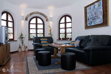 Living room Belavići, Living room u smještaju tipa house, dostupna klima i WIFI.