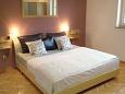 Bedroom Tučepi, Bedroom u smještaju tipa room, dostupna klima i WIFI.