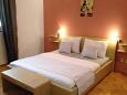 Bedroom Tučepi, Bedroom u smještaju tipa room, dostupna klima i WIFI.