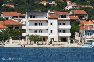 Property - Apartments and Rooms 3073 Property Vinišće (Trogir) - Accommodation 3073 - Apartments and Rooms near sea with pebble beach.