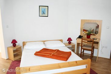 Bedroom Gajac, Bedroom u smještaju tipa room, WIFI.