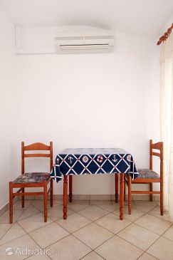Dining room Pag, Dining room u smještaju tipa studio-apartment, dostupna klima, dopusteni kucni ljubimci i WIFI.