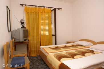 Bedroom Lovište, Bedroom u smještaju tipa room, dostupna klima, dopusteni kucni ljubimci i WIFI.