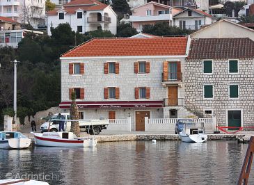 Property - Rooms 3192 Property Seget Vranjica (Trogir) - Accommodation 3192 - Rooms near sea with pebble beach.