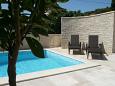 Courtyard - Rooms 3219 Courtyard Tisno (Murter) - Accommodation 3219 - Rooms near sea with pebble beach.