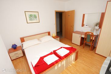 Bedroom Vinjerac, Bedroom u smještaju tipa room, dostupna klima, dopusteni kucni ljubimci i WIFI.
