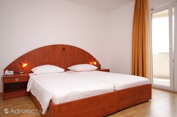 Bedroom Novalja, Bedroom u smještaju tipa room, dostupna klima i WIFI.