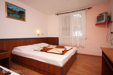 Bedroom Drašnice, Bedroom u smještaju tipa room, dostupna klima, dopusteni kucni ljubimci i WIFI.